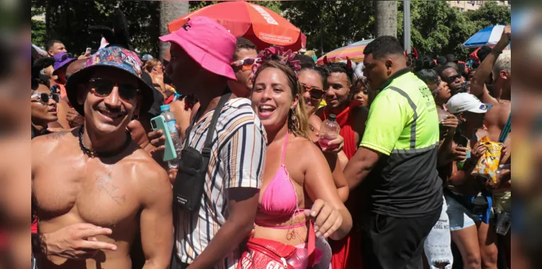 Foliões curtem Bloco da Anitta no Centro do Rio 