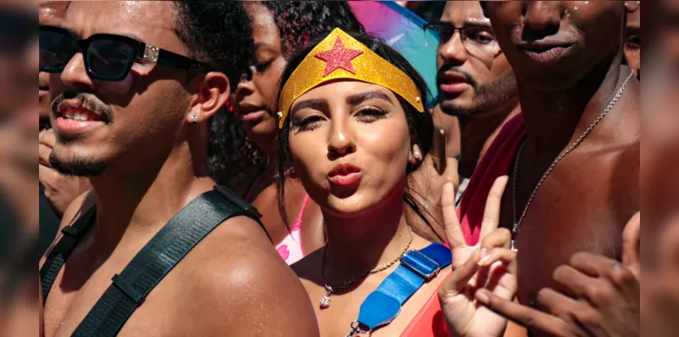 Foliões curtem Bloco da Anitta no Centro do Rio 