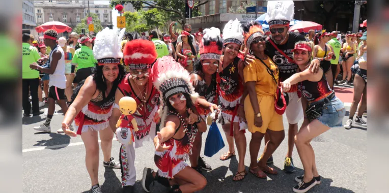 Diversas pessoas se fantasiaram para 'fechar' o Carnaval em grande estilo