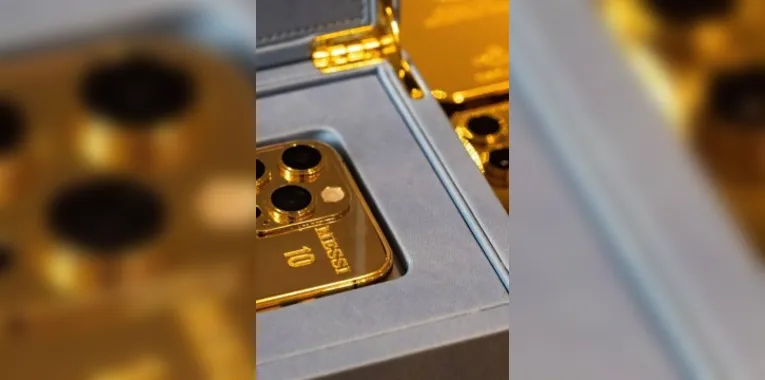 Messi presenteia companheiros de seleção com 35 iPhones de ouro