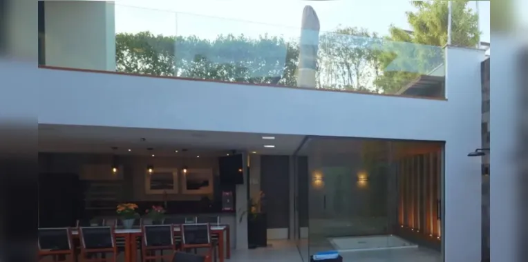 Imóvel fica localizado em um condomínio de luxo na Barra da Tijuca