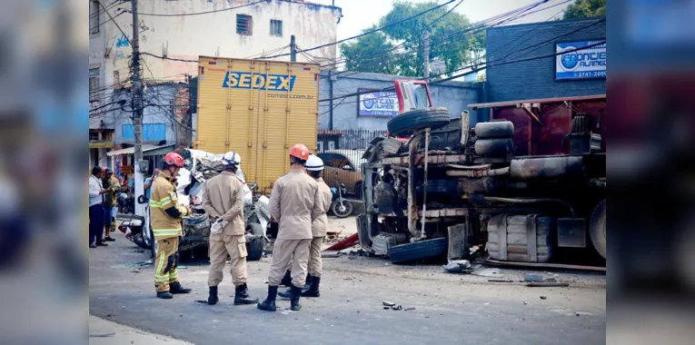 Acidente envolveu 12 carros na Alameda São Boaventura