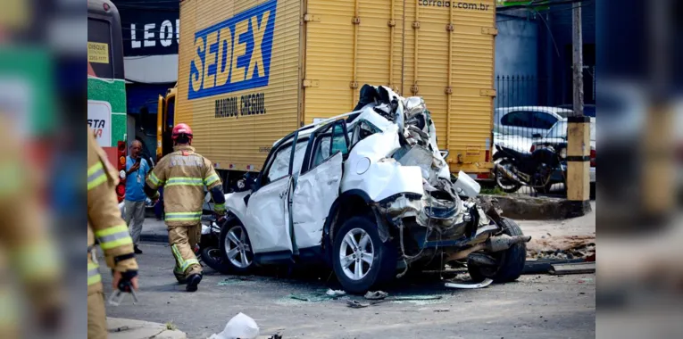 Acidente envolveu 12 carros na Alameda São Boaventura