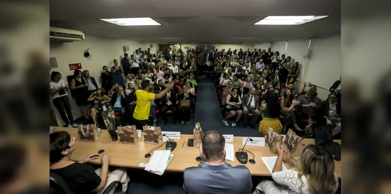 Profissionais da imprensa foram reunidos no auditório da OAB-Niterói em dia de festa e homenagens