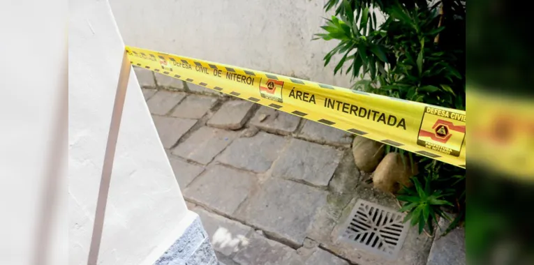 Defesa Civil interditou um lado da casa e deu um laudo de risco de acidentes