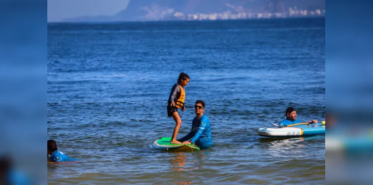 Projeto inclusivo leva pessoas com deficiência ao mar em Niterói