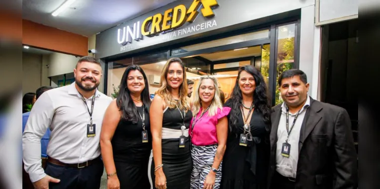 Equipe da Unicred Multiplo Valor reunida na inauguração da agência em São Gonçalo