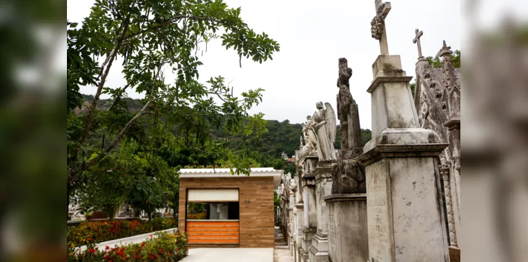 Lanchonete construída no cemitério São João Batista em Botafogo - Marcelo Eugênio