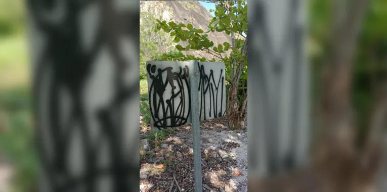 Parque municipal é vandalizado com pichações em Niterói