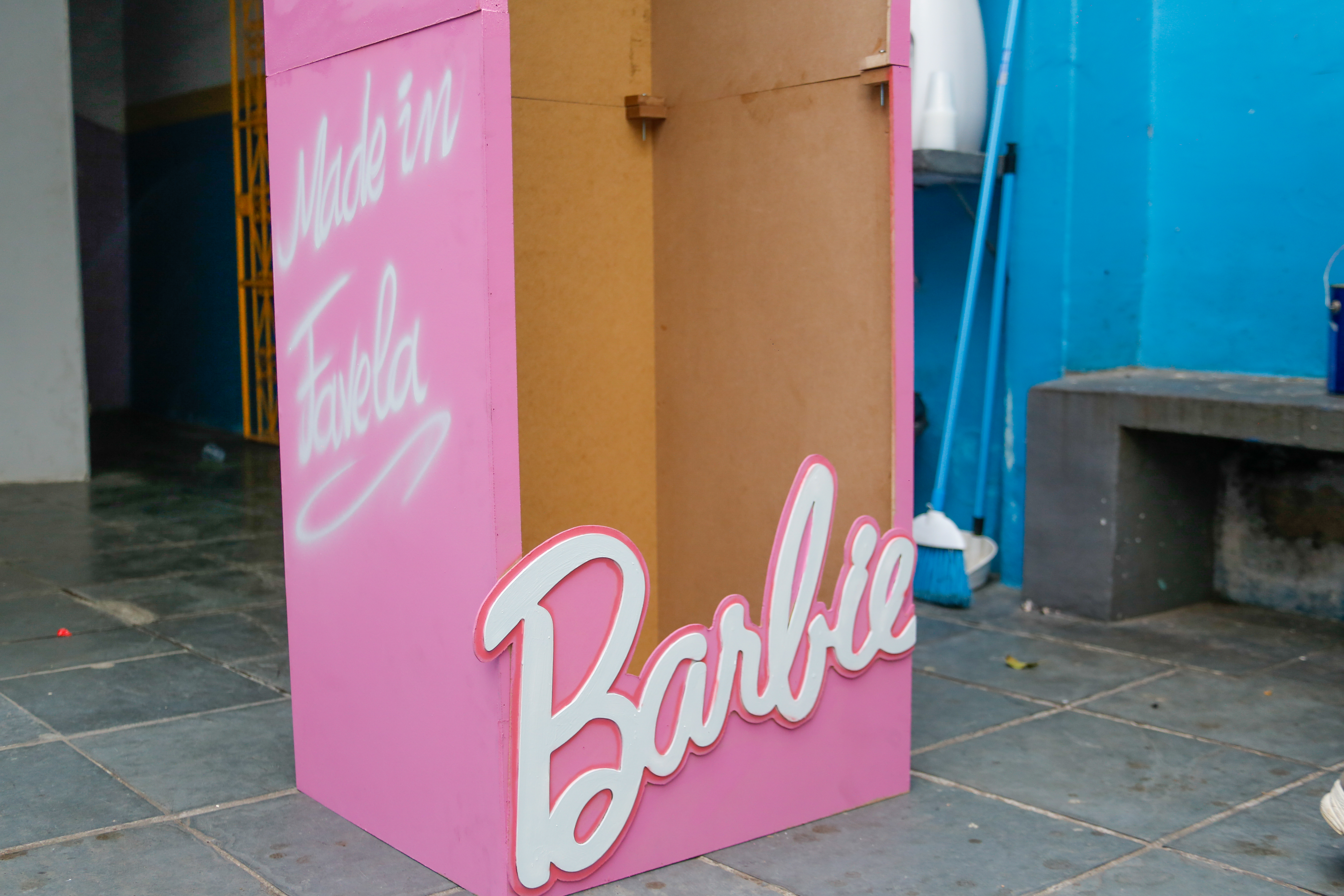 A caixa da Barbie foi feita através de doações