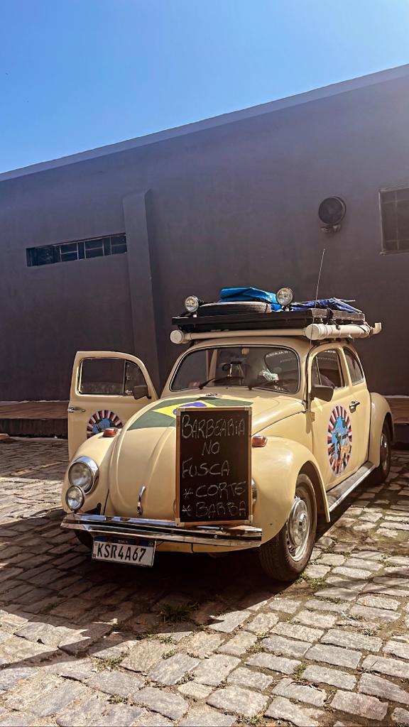 Fusca foi transformado para conseguir atender os clientes de Marcelly