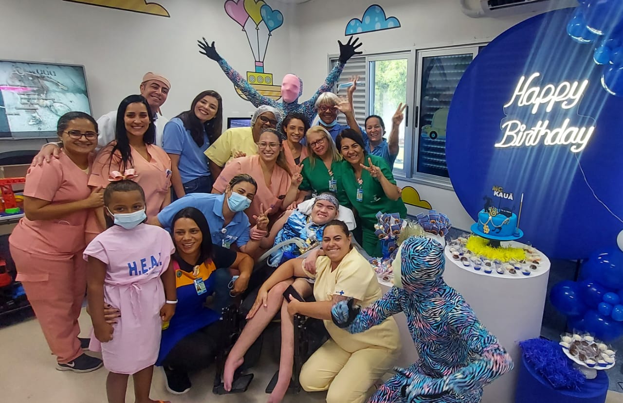 A festa também teve muita música eletrônica, tudo comandada pelo DJ Kauã.
