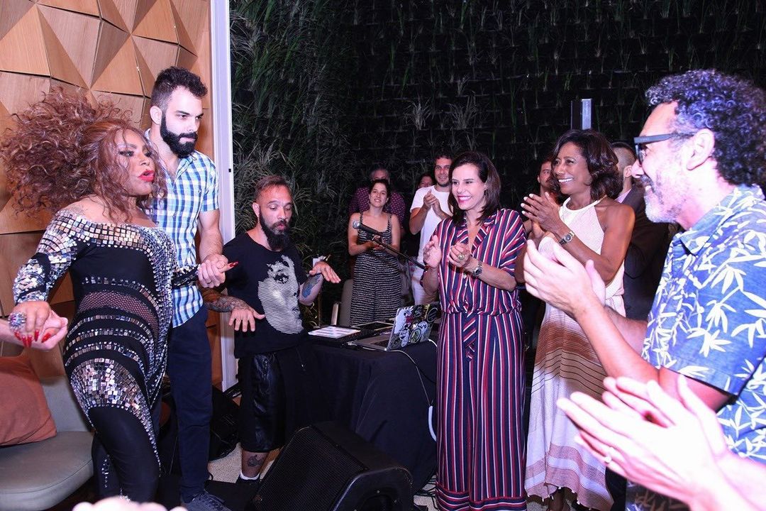 Narcisa homenageou Glória Maria nas redes sociais