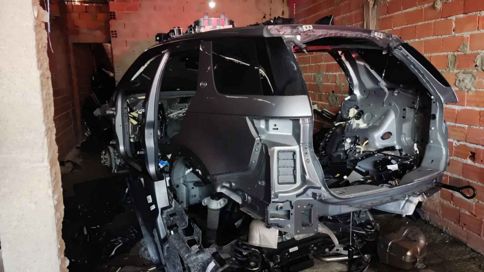 Veja o que bandidos fizeram com o carrão do cantor Péricles