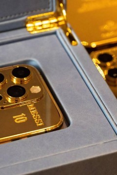 Messi presenteia companheiros de seleção com 35 iPhones de ouro