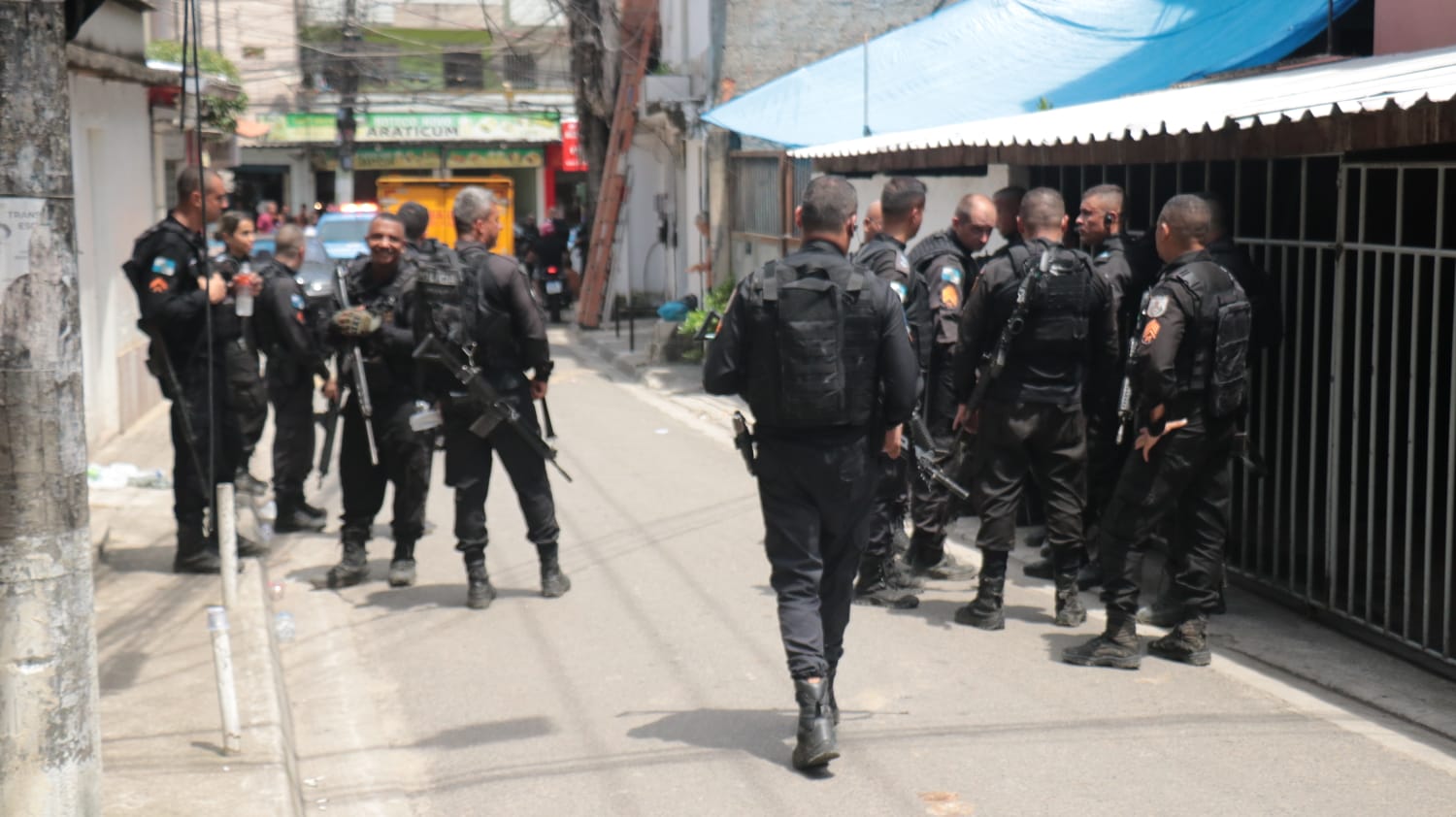 Guerra é entre milicianos e traficantes da região