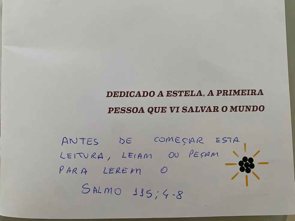 Livro foi rabiscado com trechos da Bíblia e pontuava que informações sobre Orixás são falsas