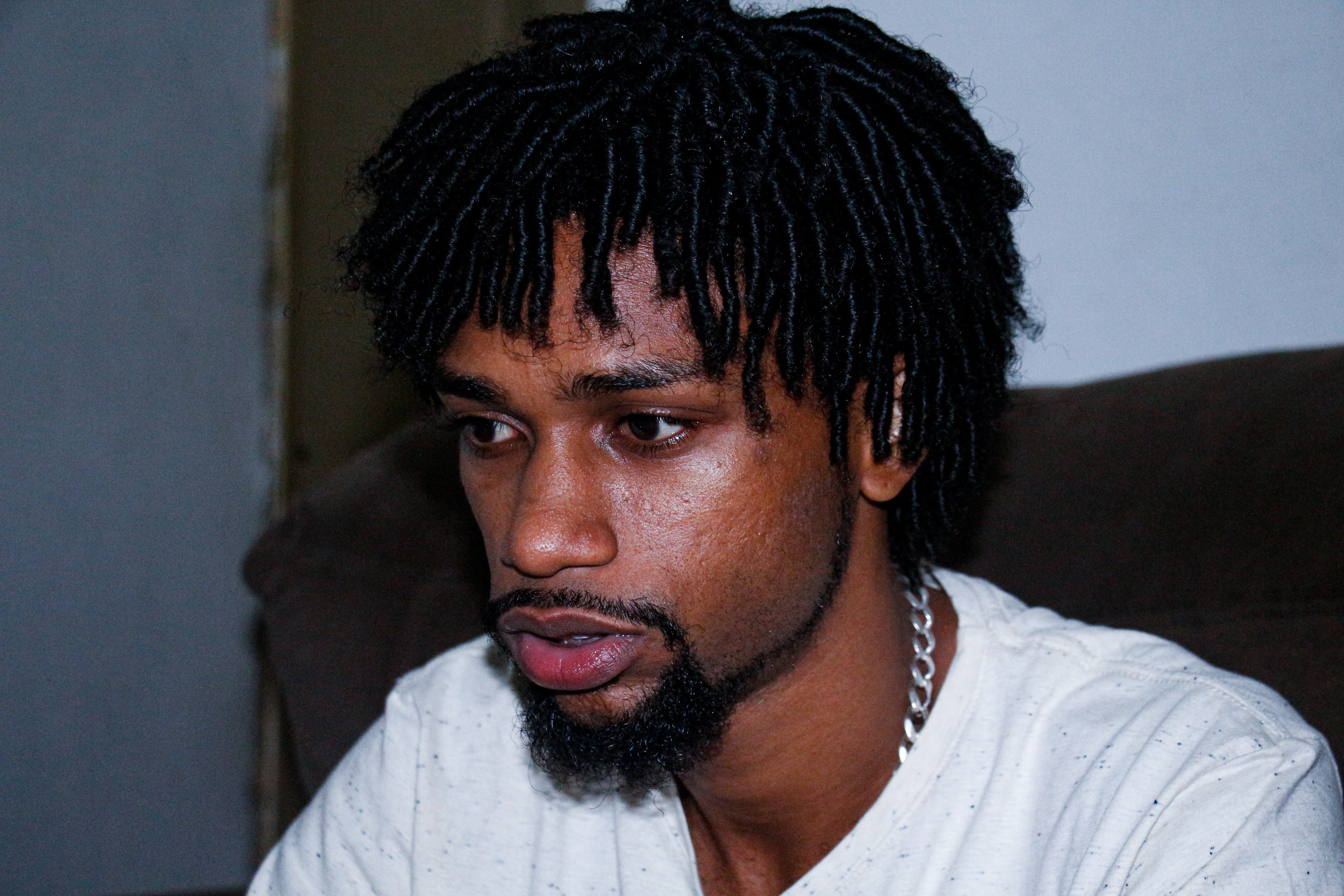 O jovem está há três anos vivendo um pesadelo