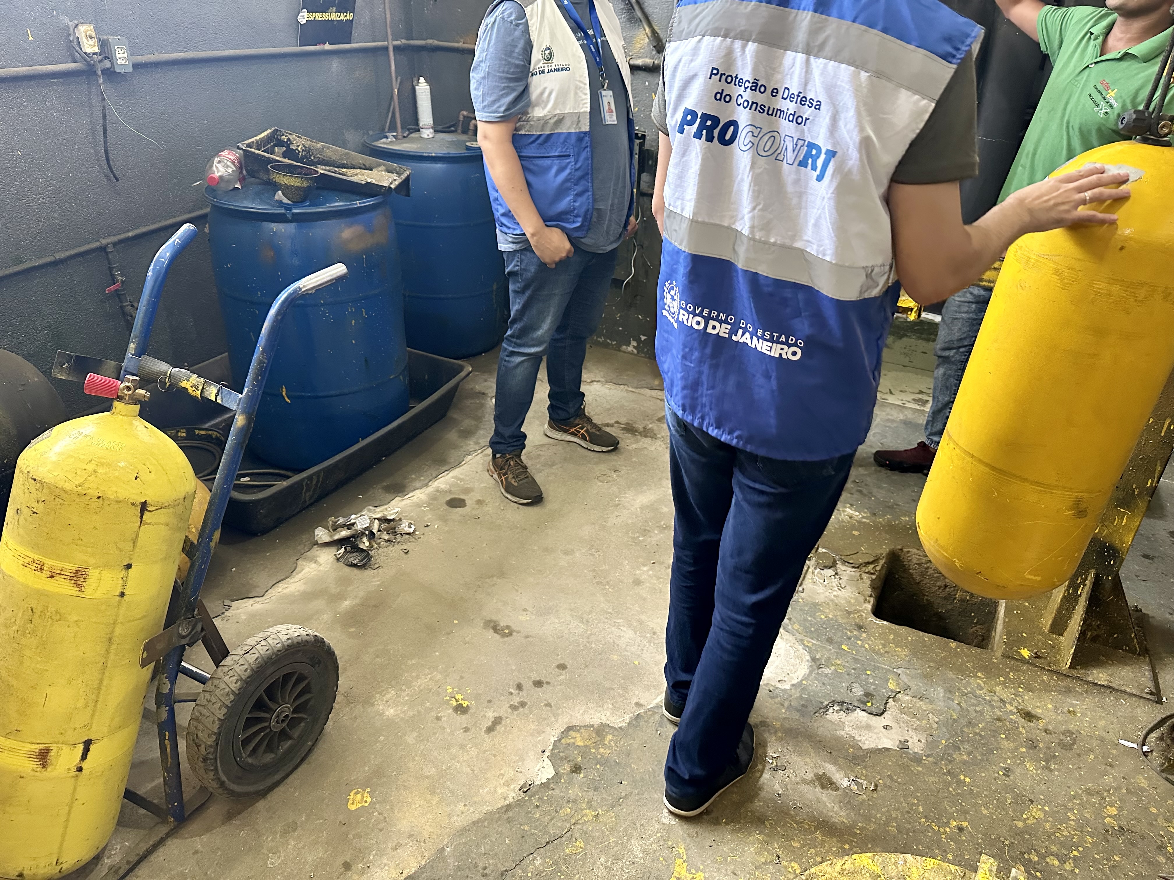 Fiscais do Procon Estadual estiveram em 10 lojas