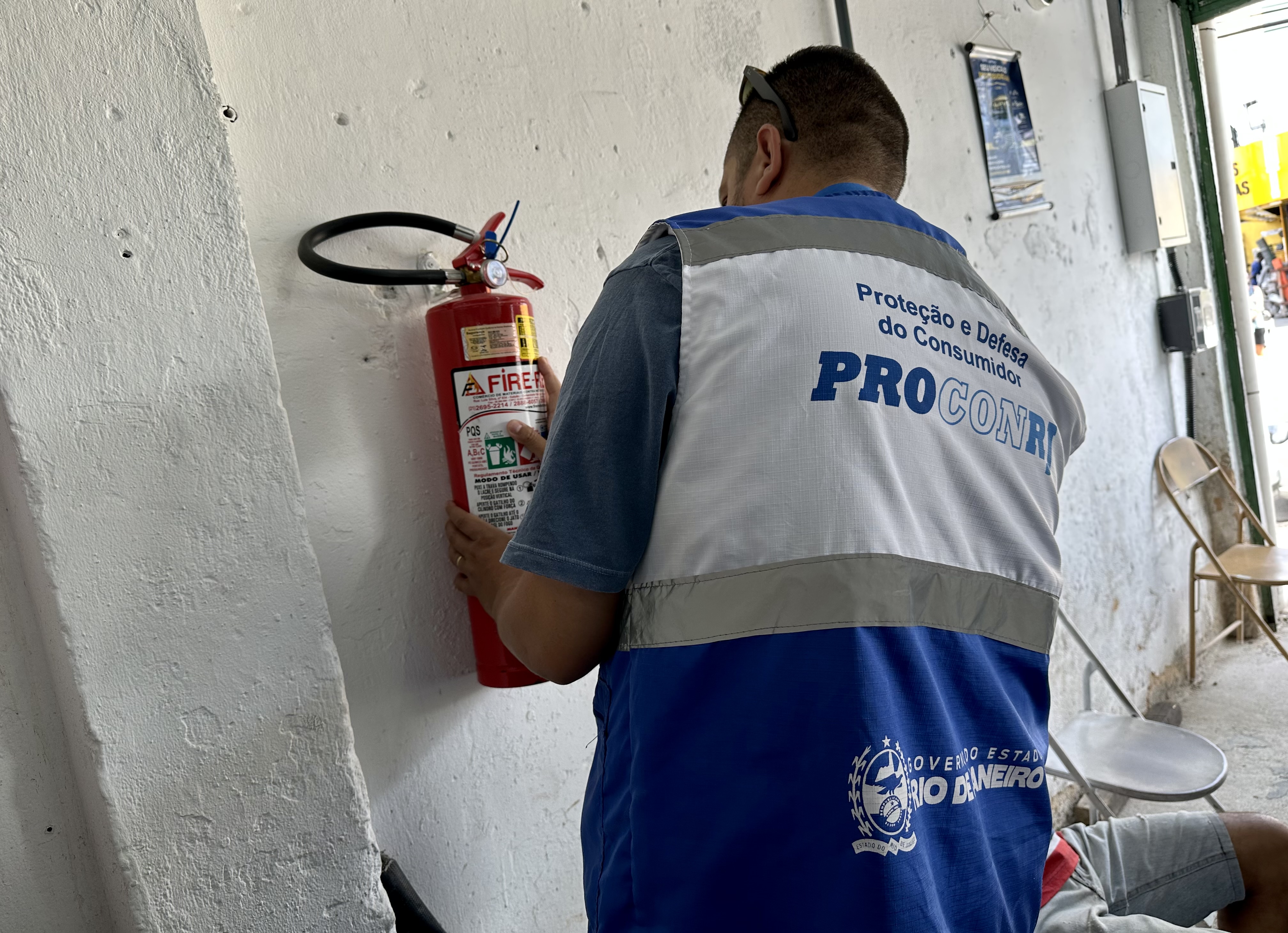 Fiscais do Procon Estadual estiveram em 10 lojas