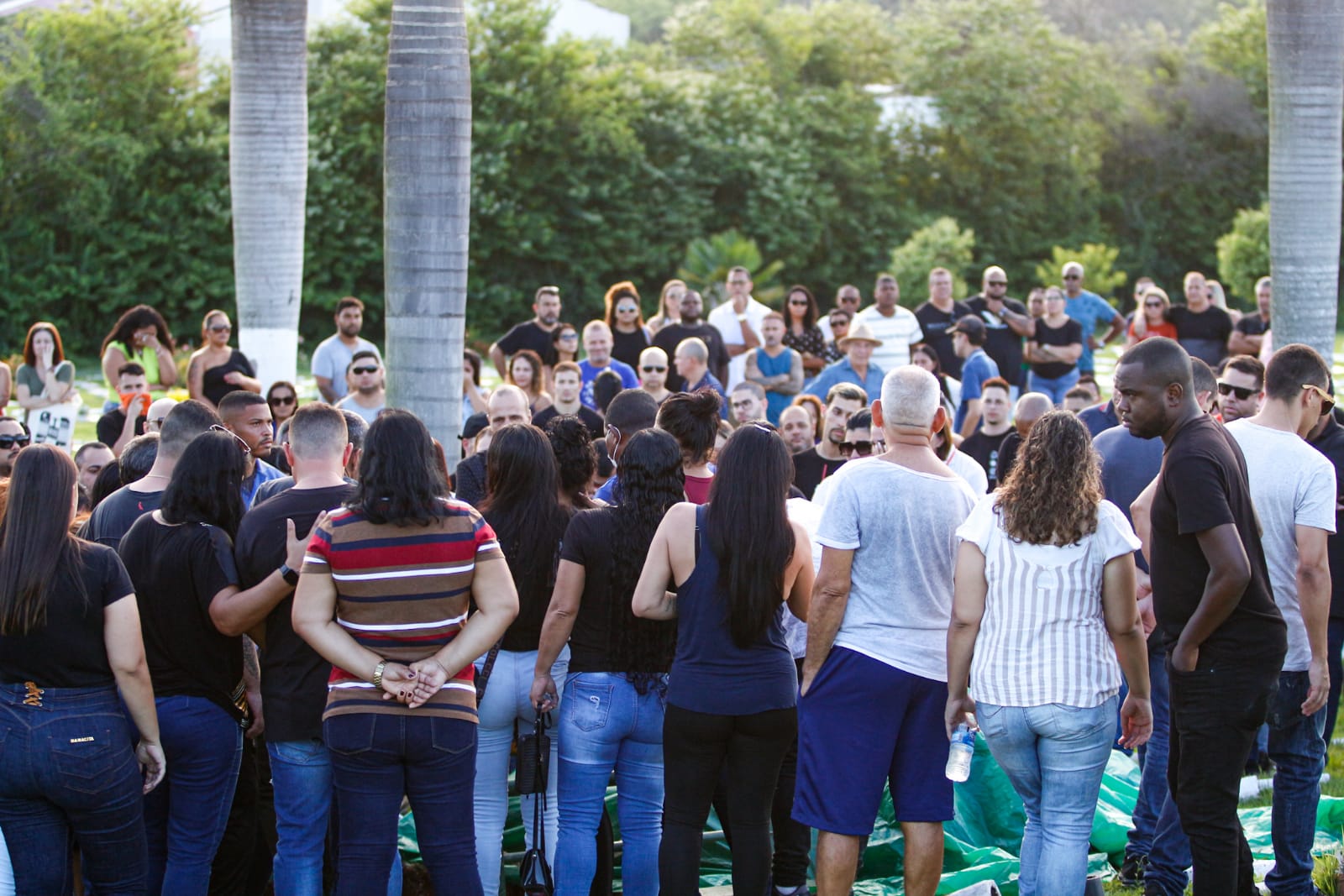 Enterro do corpo do empresário Edson Rodrigues