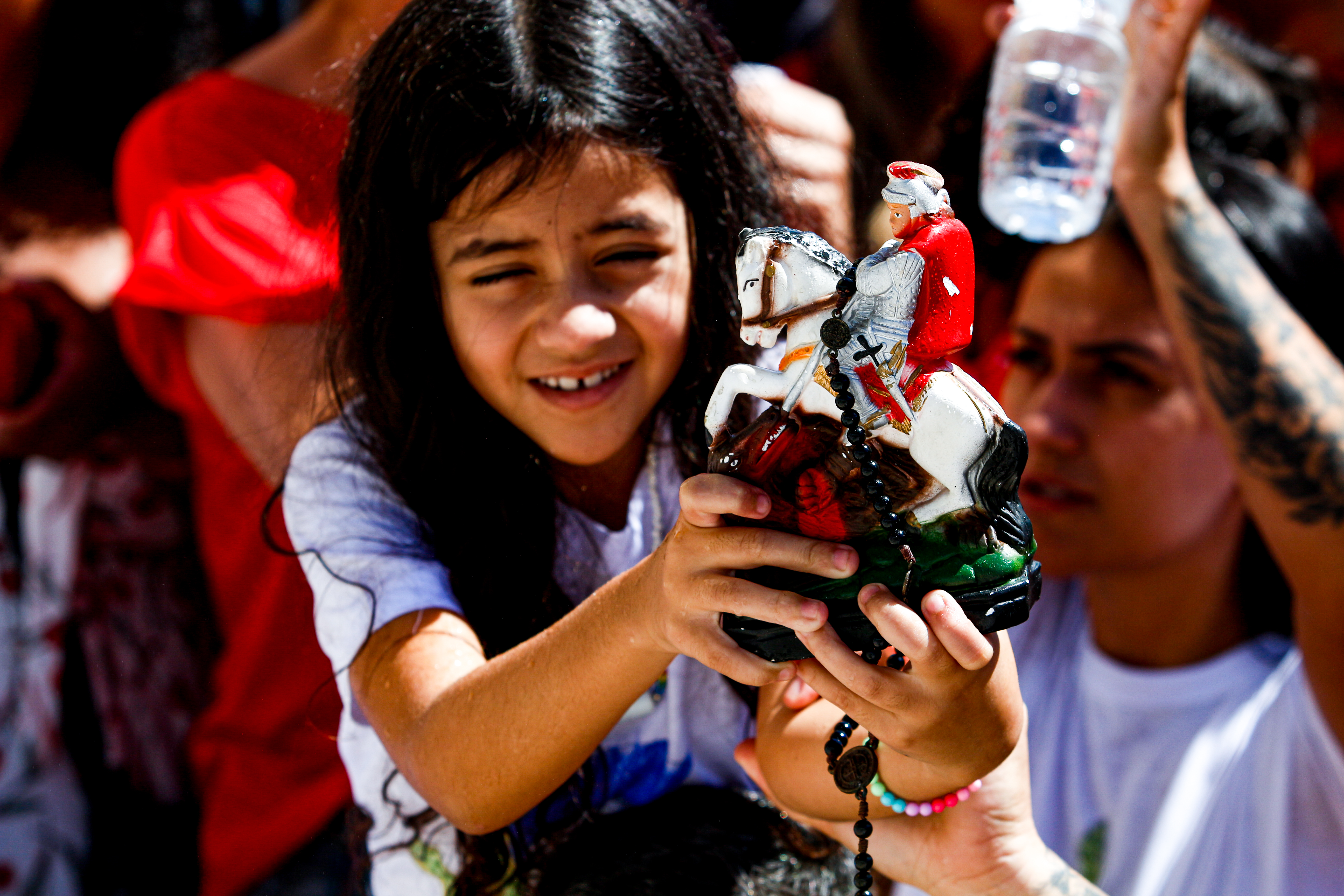 Devotos celebram dia de São Jorge, o padroeiro do Rio de Janeiro
