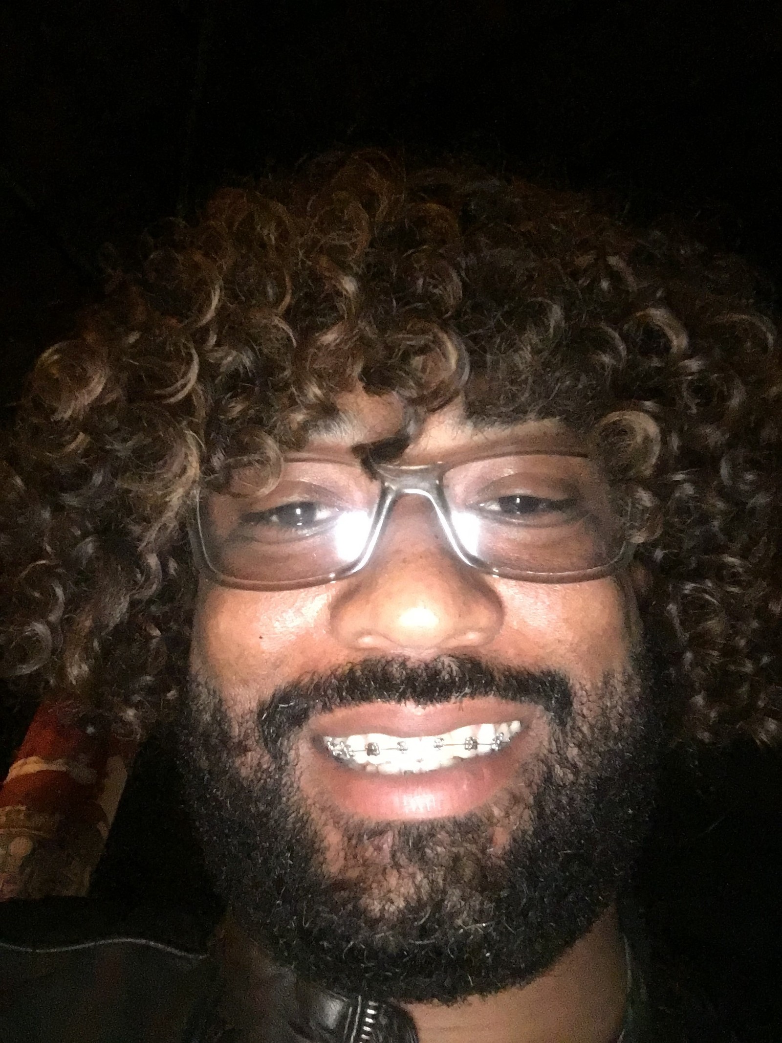 Tandera usava uma barba, peruca e ôculos como disfarce