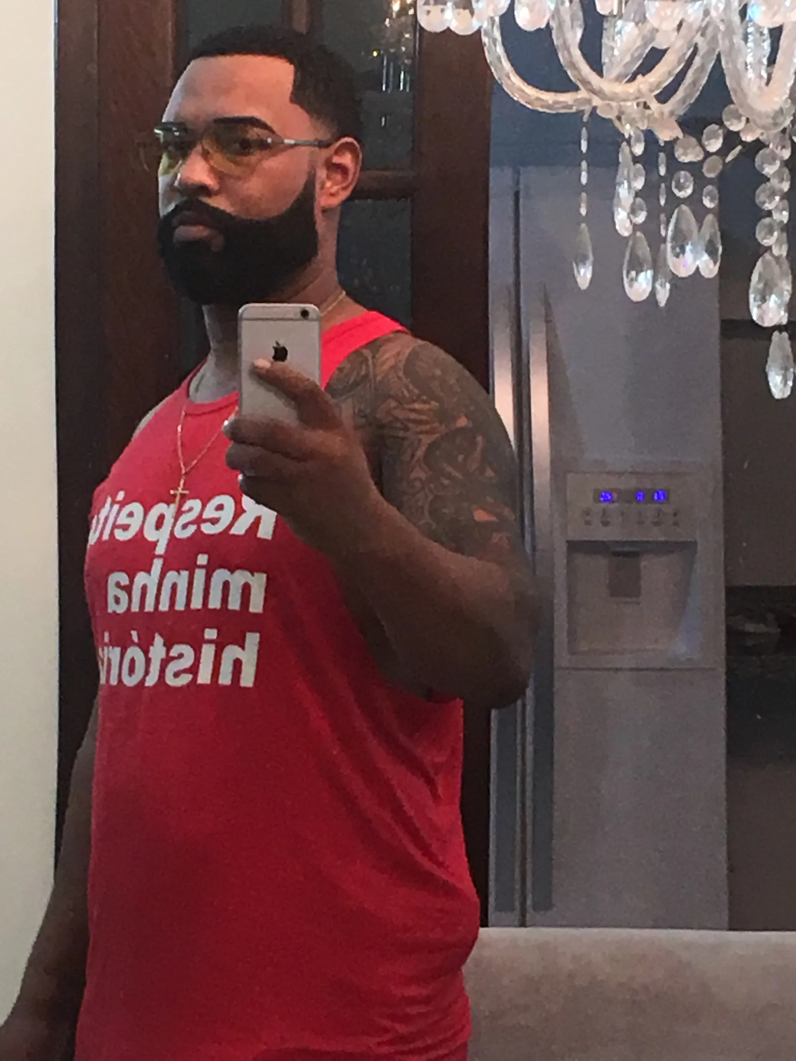 Tandera usava uma barba, peruca e ôculos como disfarce