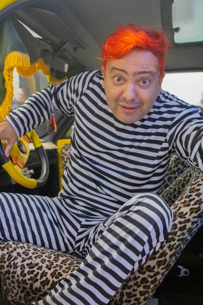 produtor musical Nelson Bonfim presta sua homenagem ao tecladista Júlio Rasec