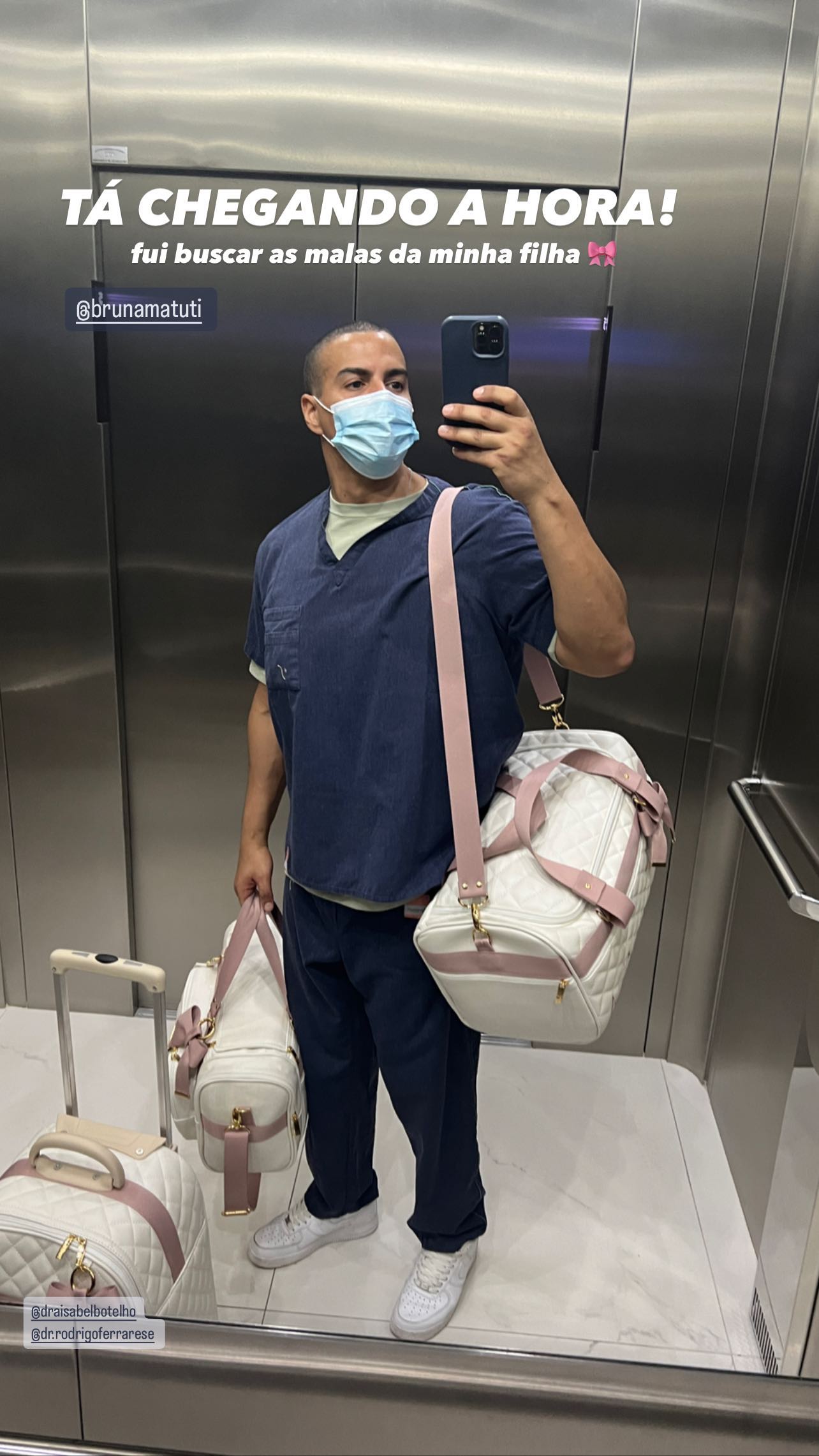 Pela manhã Thiago foi buscar as malas da filha