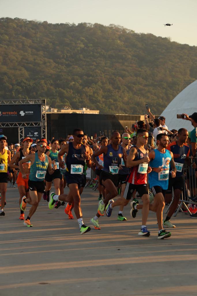 A 5° Meia Maratona de Niterói aconteceu neste final de semana