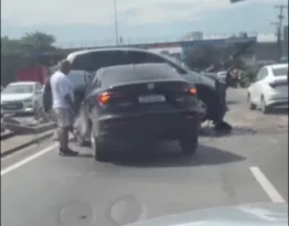 Imagem ilustrativa da imagem Acidente grave em São Gonçalo: carro para em cima do outro na RJ-104