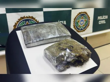 Imagem ilustrativa da imagem Dupla é detida com 'tijolões' de maconha em Maricá