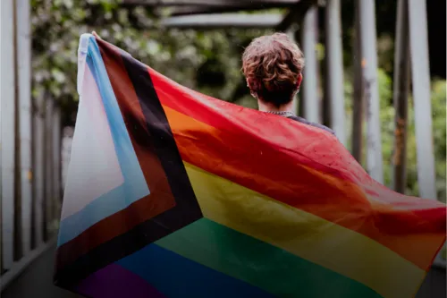 Imagem ilustrativa da imagem O que você ainda não sabe sobre o Dia Internacional contra a Homofobia, Transfobia e Bifobia