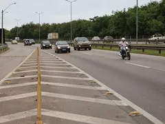 Acidente grave deixa mulher presa às ferragens na BR-101