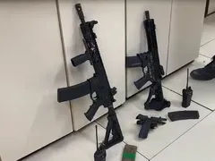 Confronto em Niterói termina com menor de 12 anos e fuzis e apreendidos
