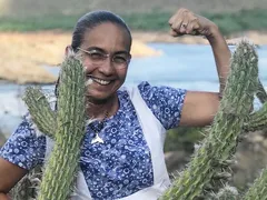 Ela voltou! Heloísa Helena assume cadeira de Glauber Braga na Câmara