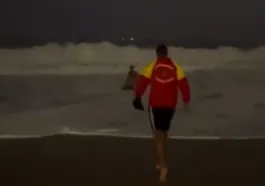 Por que não se deve entrar no mar à noite? Entenda