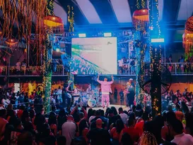 Bloco Seremos Felizes anima tarde de pagode ao lado do Mercado Municipal de Niterói
