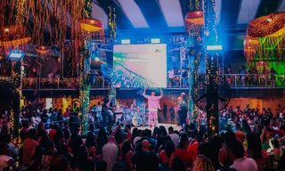 Imagem ilustrativa da imagem Bloco Seremos Felizes anima tarde de pagode ao lado do Mercado Municipal de Niterói