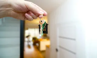 Imagem ilustrativa da imagem Corretora de imóveis que aplicava golpes em Niterói é presa