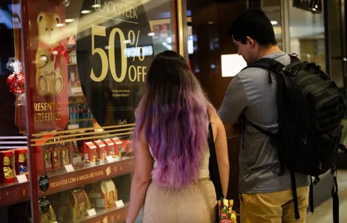 Black Friday movimenta lojas de Niterói impulsionada pelo 13º salário