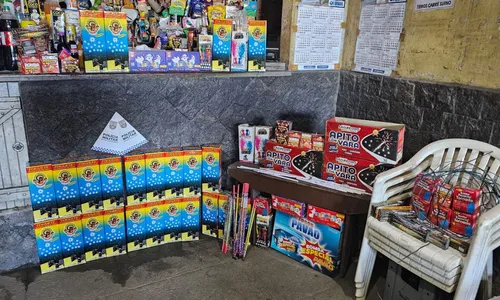CPAM apreende artefatos explosivos vendidos sem licença em São Pedro da Aldeia.