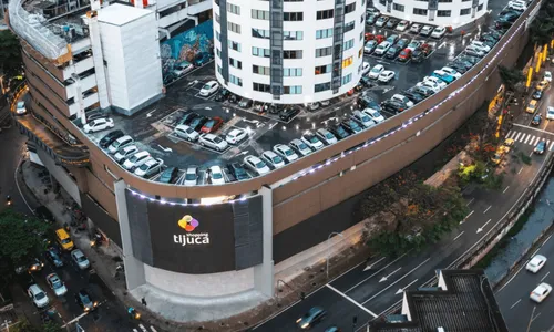 Lojas do centro comercial precisaram ser fechadas