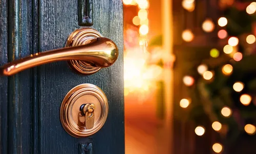 Dezembro sinaliza para  o fechar de uma porta e o ranger suave da próxima se abrindo