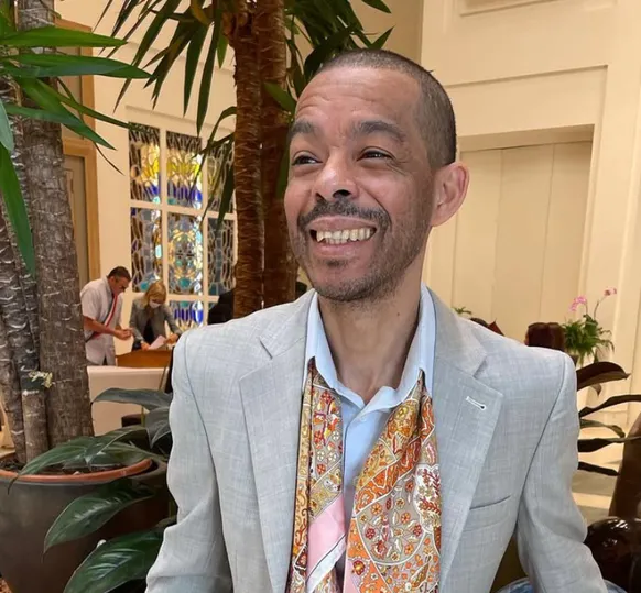 Ex-morador de SG vira destaque entre grifes de luxo e estrelas internacionais