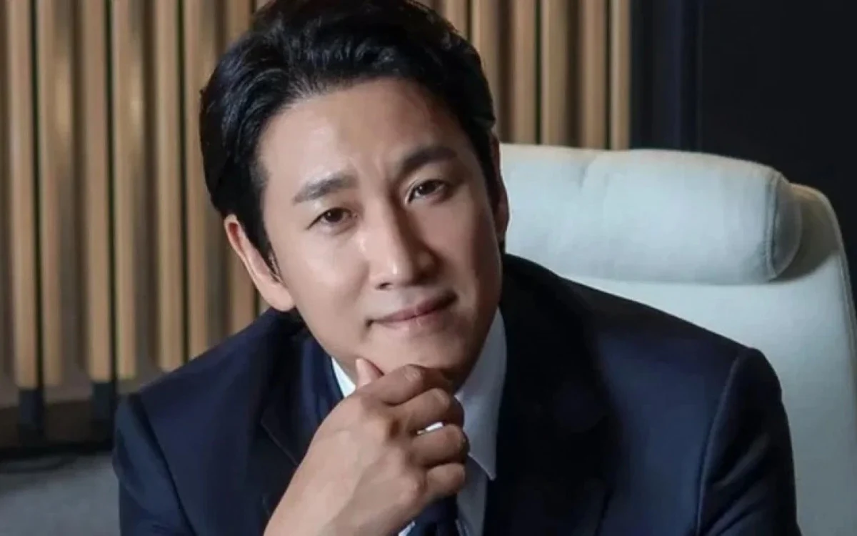 Lee iniciou sua carreira como ator em 2001