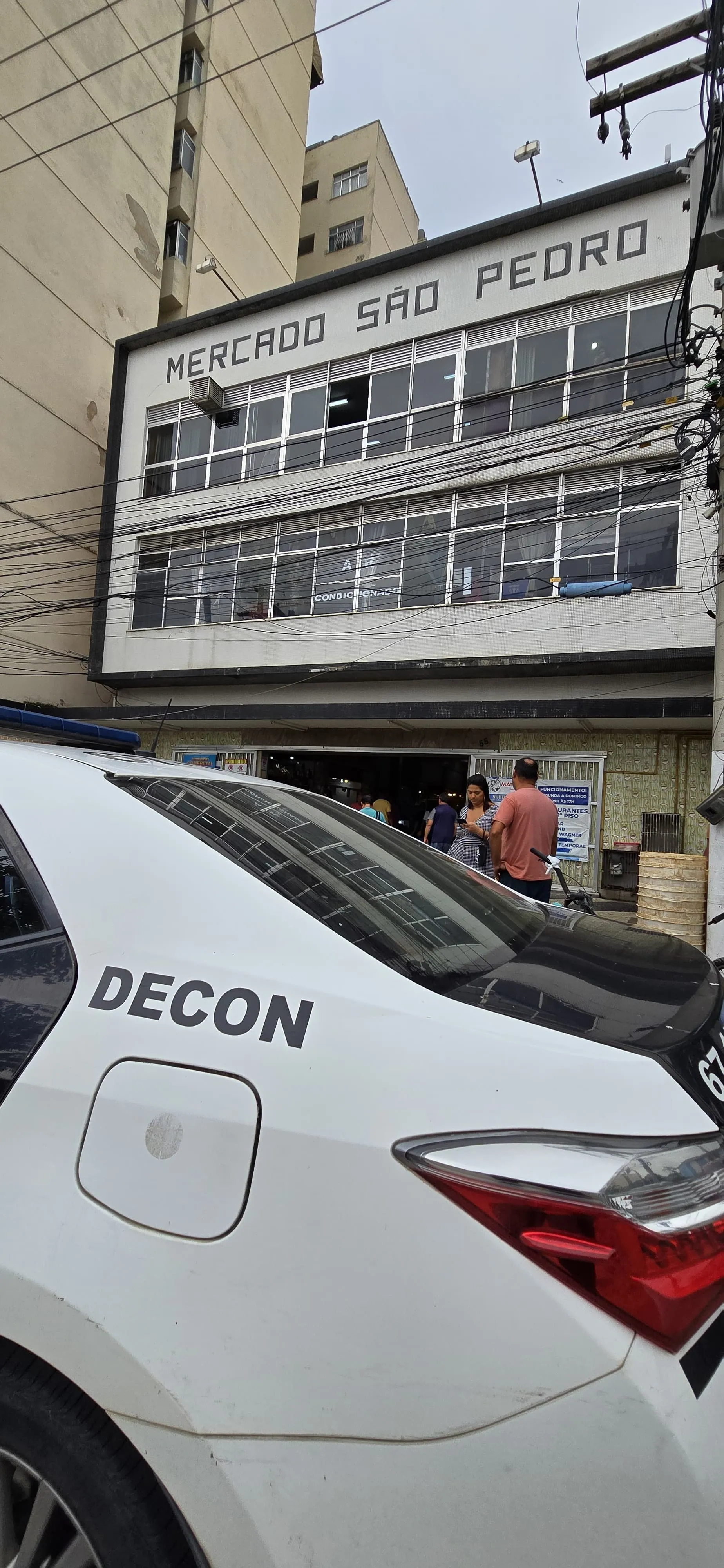 Polícia Civil fez operação no Mercado de Peixe de Niterói