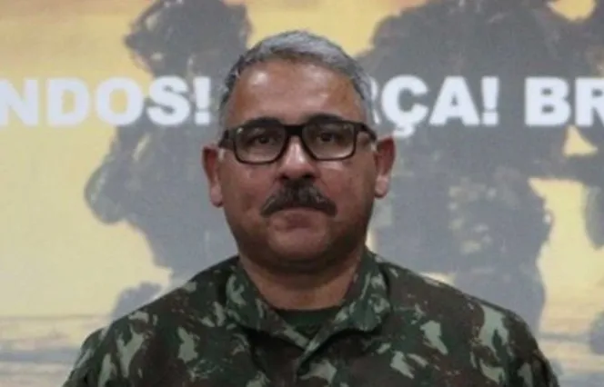 O coronel é formado pela Academia Militar das Agulhas Negras em 1997
