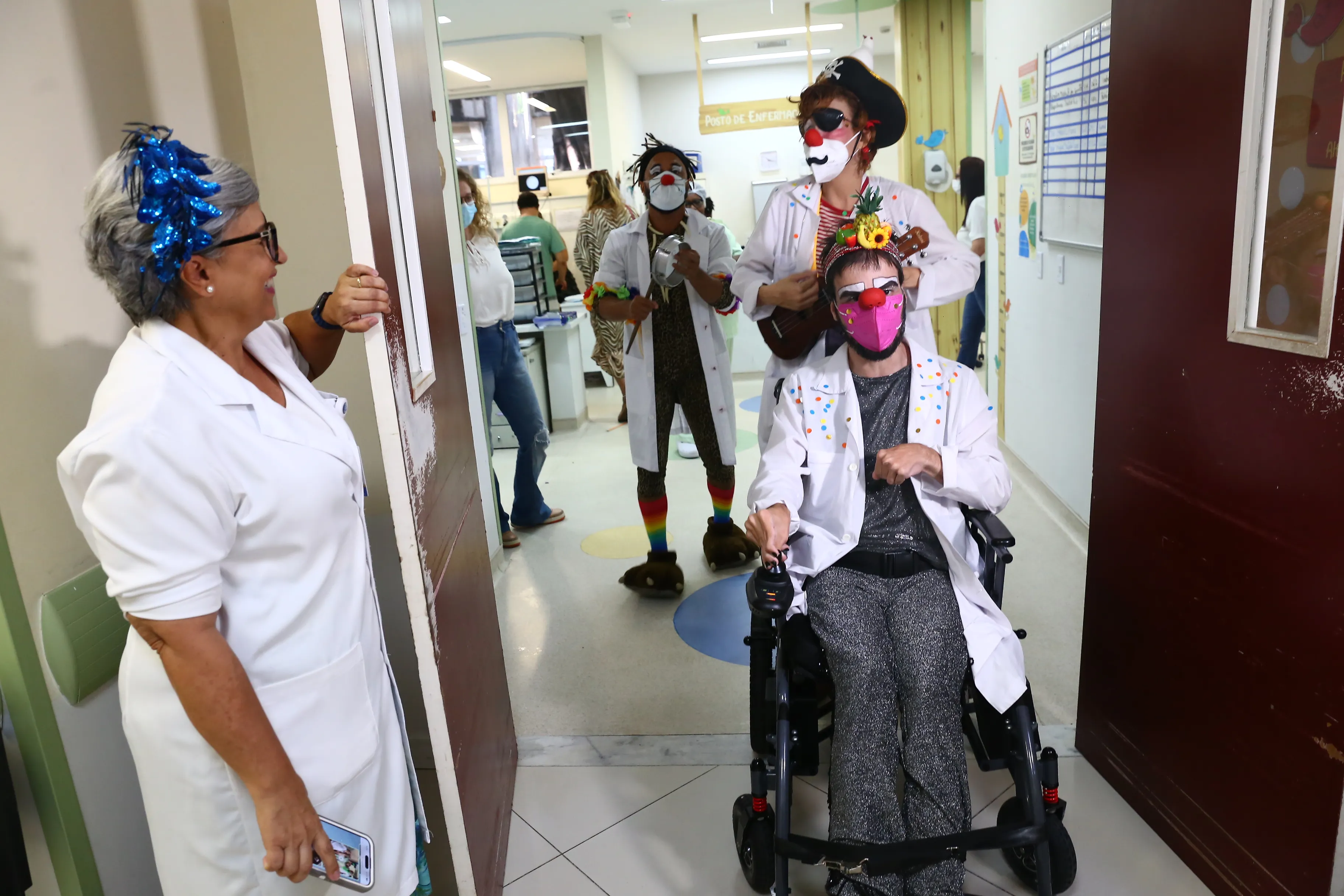 Imagem ilustrativa da imagem Crianças recebem doutores 'diferentes' em hospital de Niterói